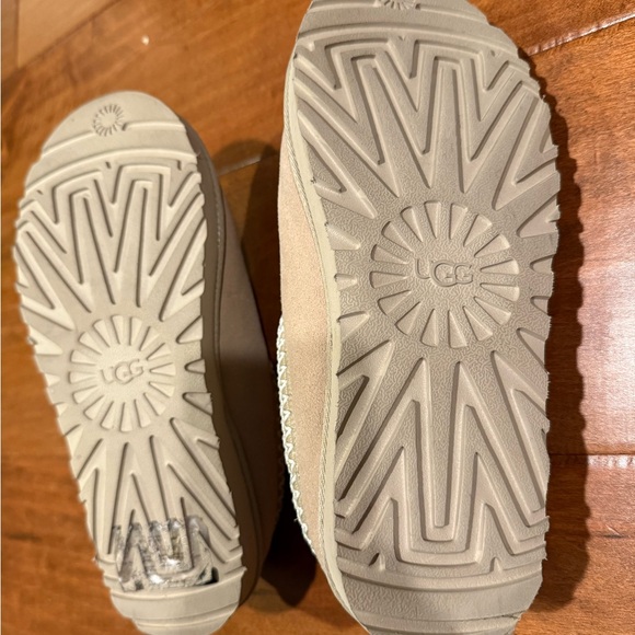 Women’s Ugg Tasman - Picture 6 of 7